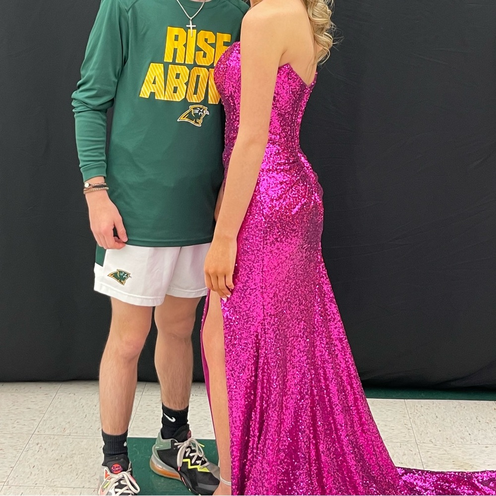 PROM DRESS!!❤️❤️ - Picture 3 of 3